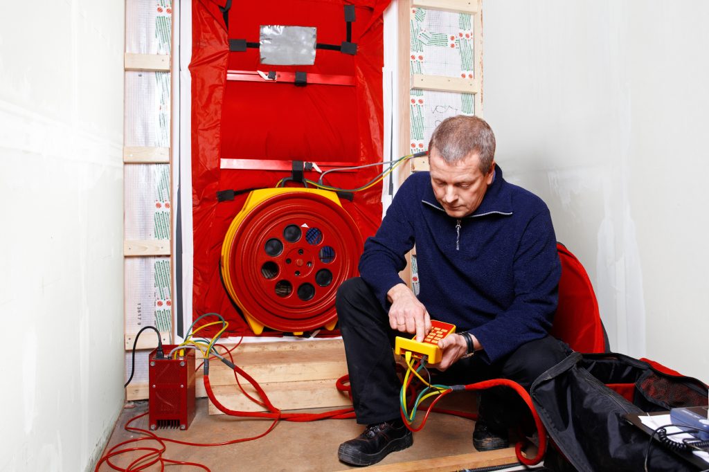 blower door test